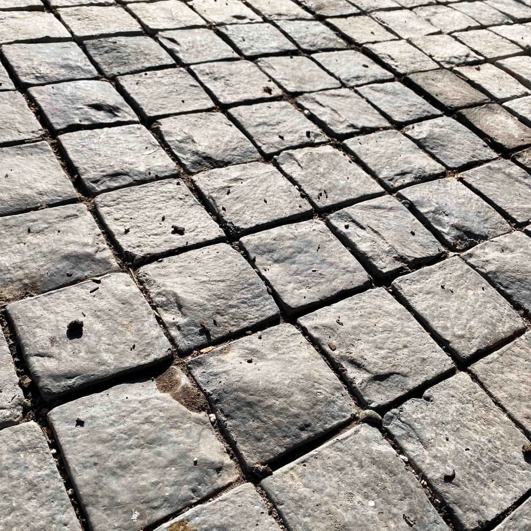 Concreto Arquitectonico Adoquin Gris Oscuro Rústico Irregular Vehicular 10x10 cm